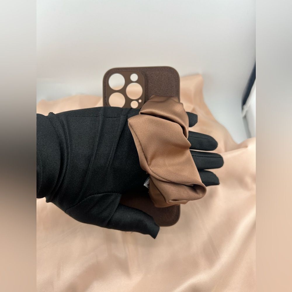 Stylish IPhone 16 pro max Case with Satin Scrunchie Holder - Picture 3 of 5